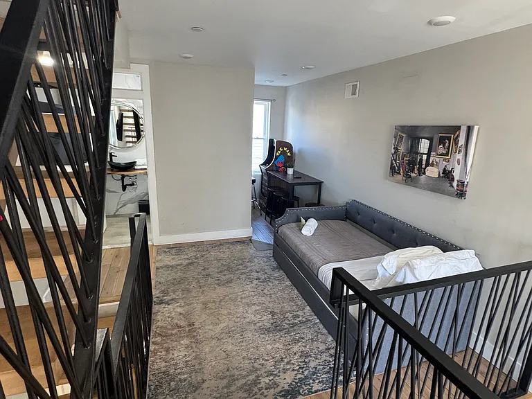 2527 Annin St — Photo 8