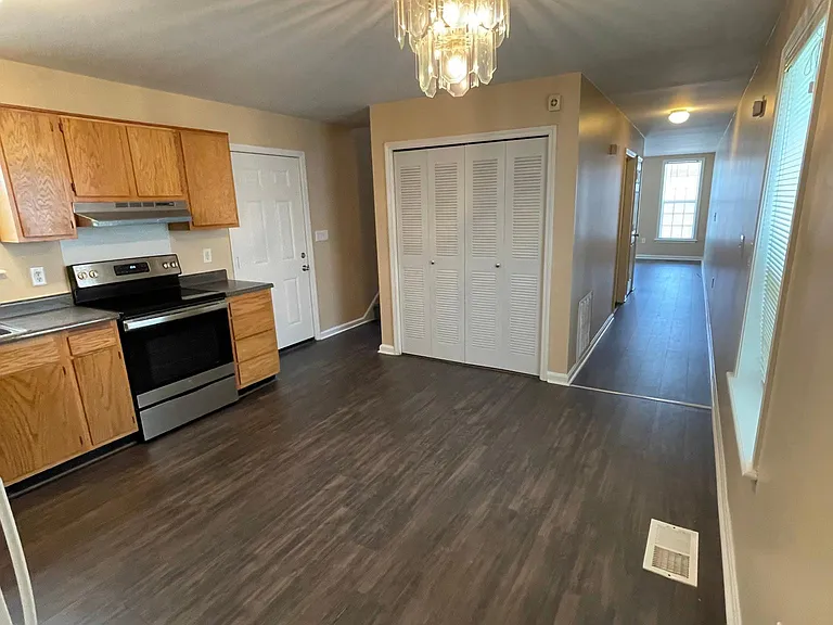 710 Finzer St — Photo 11
