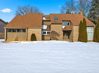4606 Strandwyck Rd, West Bloomfield, MI 48322