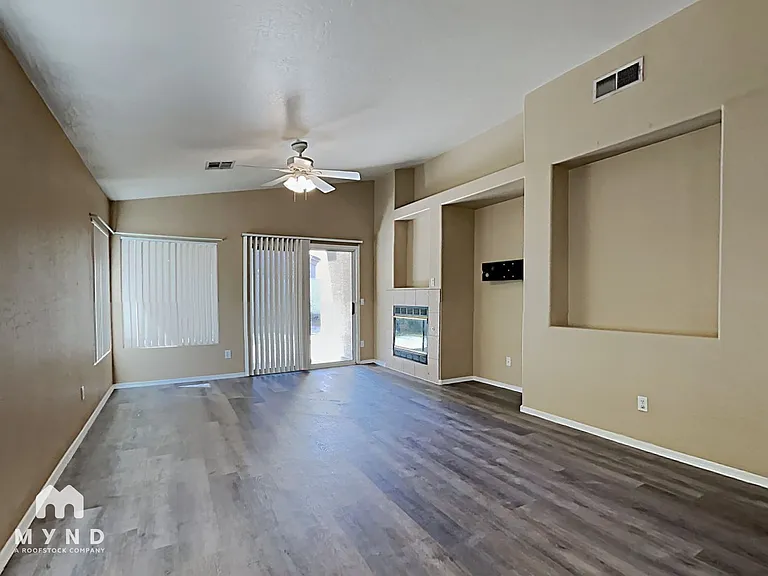 685 E Cantebria Dr — Photo 12