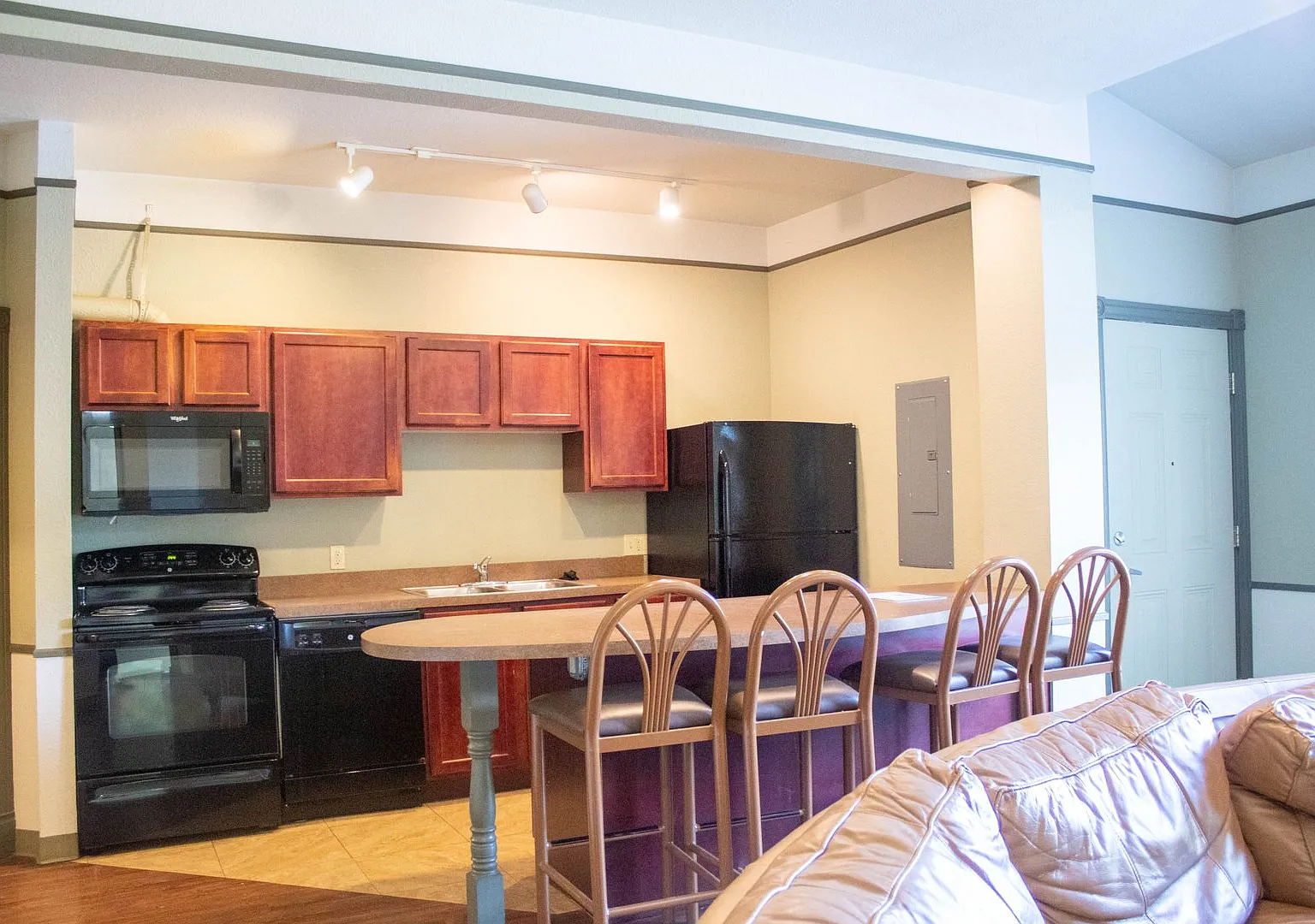 601 W Green — Photo 4