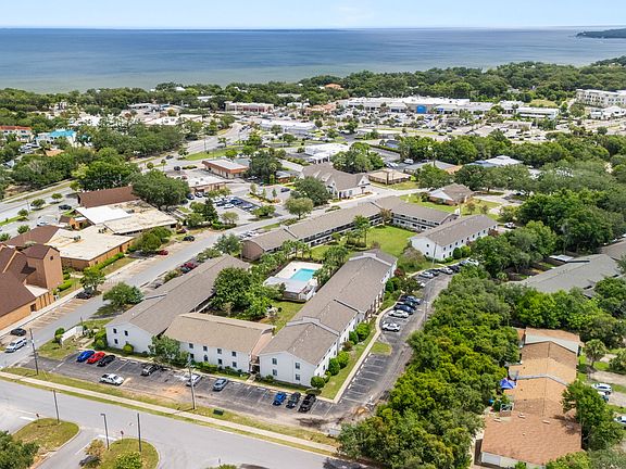 Aerial View of Breeze Apartments