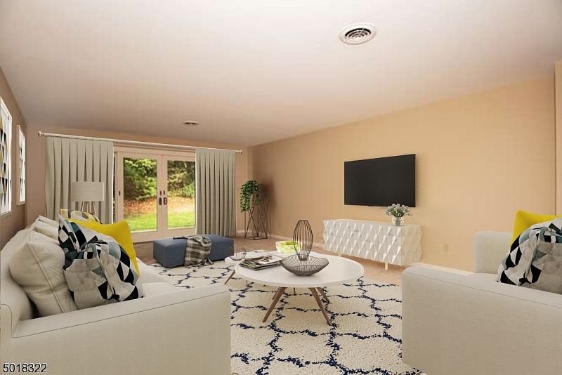 1st image of 405B Bromley Pl #B