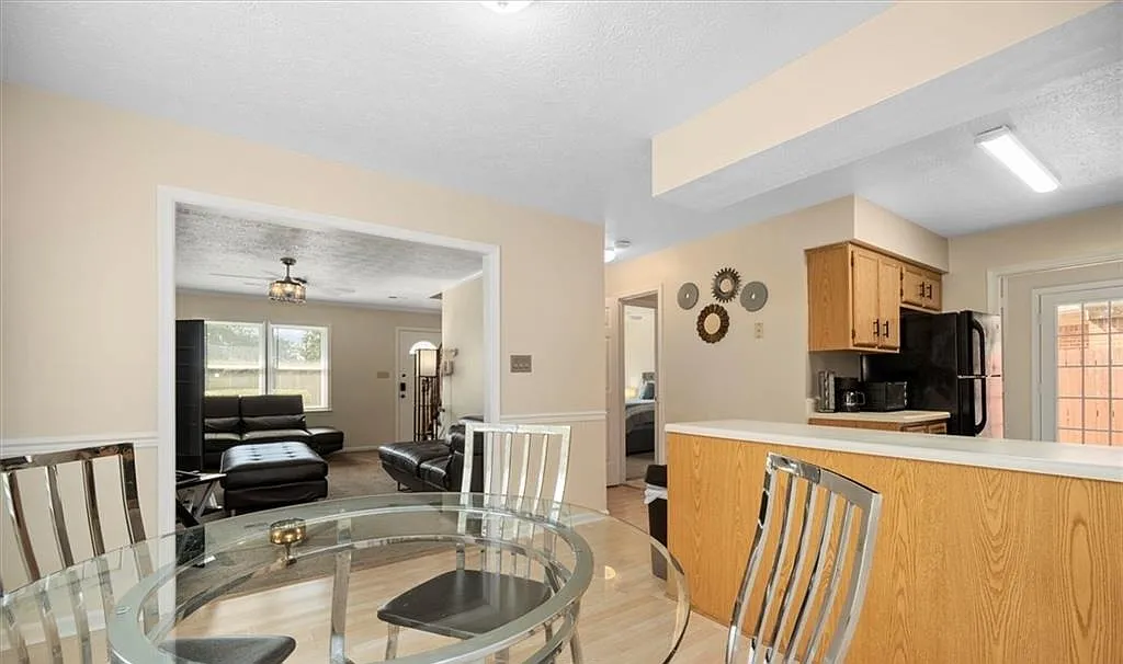 3 bed, 1500 sqft, $2,300 — Photo 4