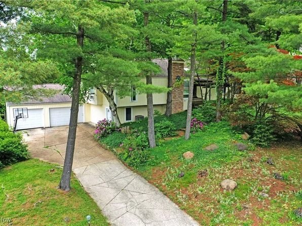 6152 Southern Hills Ct, Canfield, OH 44406