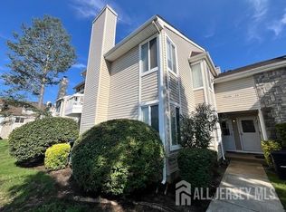 63 Farnham Sq, Parlin, NJ 08859