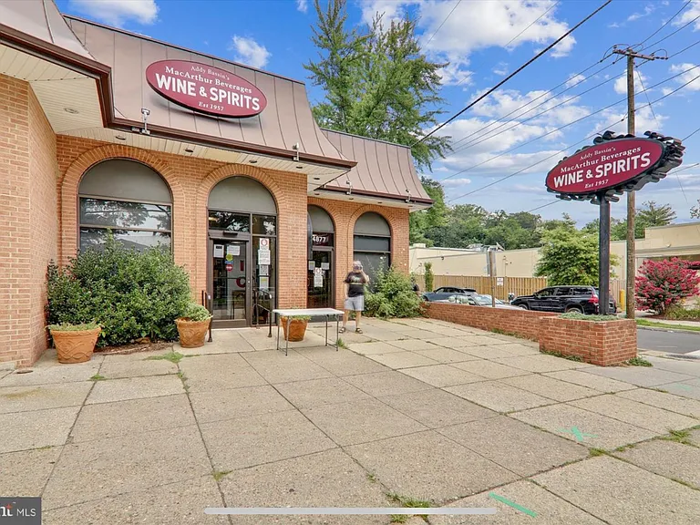 4451 Macarthur Blvd NW — Photo 54