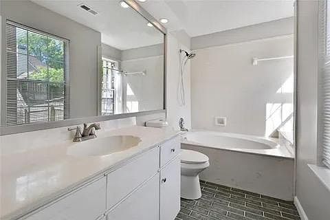 4th image of 2176 Goodwood Blvd SE