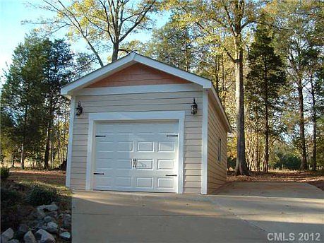 4th image of 2071 Balmoral Dr