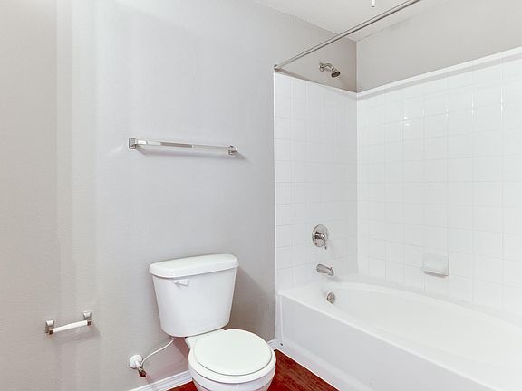 2nd image of 1111 S Red River Expy APT 421