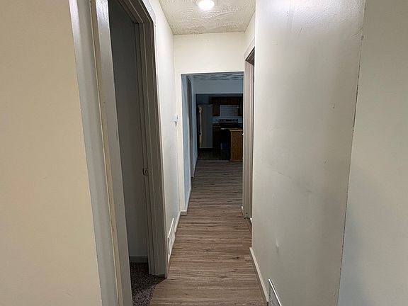4th image of 910 S Emporia St