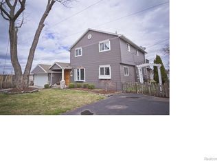 905 Stratton Dr, Waterford, MI 48328