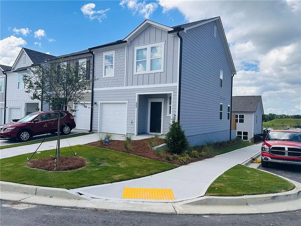 3 bed, 2.5 bath, 1307 sqft, $2,200 — Photo 4