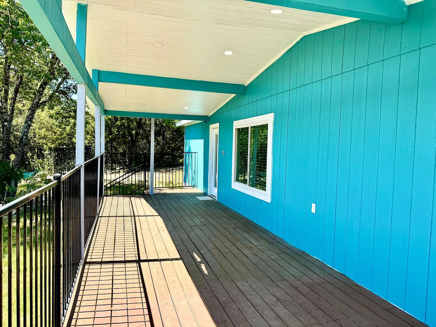 4 Bedroom Home with plenty of parking — Photo 3