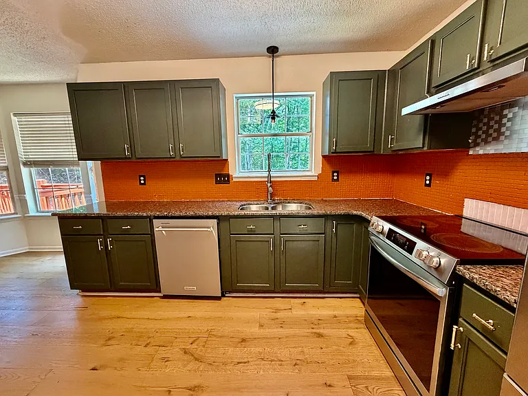 11809 Lansbury Ct — Photo 4