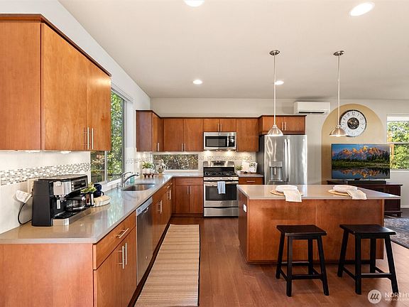 5th image of 347 Chelan Avenue NE