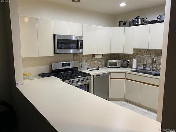 3rd image of 81 Pacific Blvd Unit 3