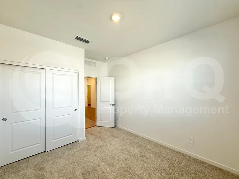 33110 N Noir Dr — Photo 14