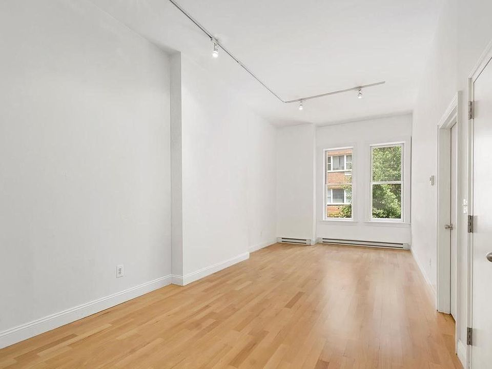 1st image of 38 W 71st St