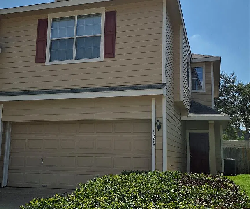 16215 Sandy Path Ln