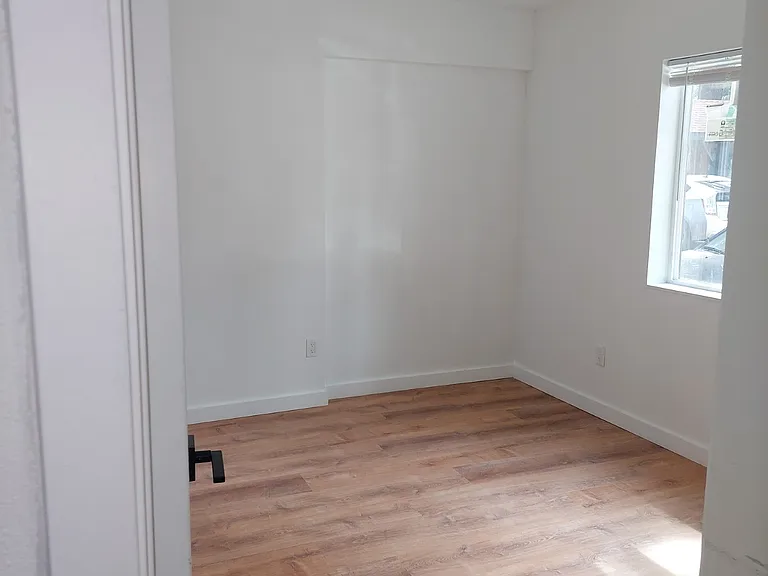 966 Modesto Ave — Photo 14