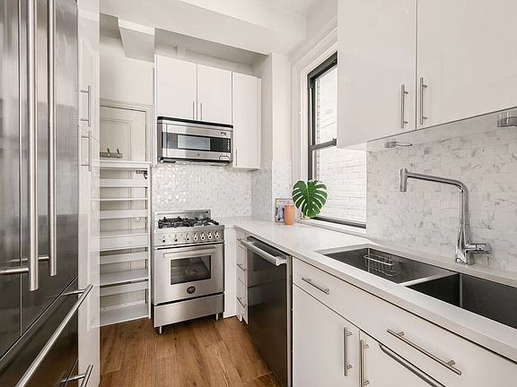 4th image of 27 W 55th St APT 42