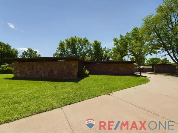 1204 Circle Dr, Garden City, KS 67846