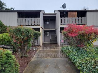 401 NW B St APT B, Grants Pass, OR 97526