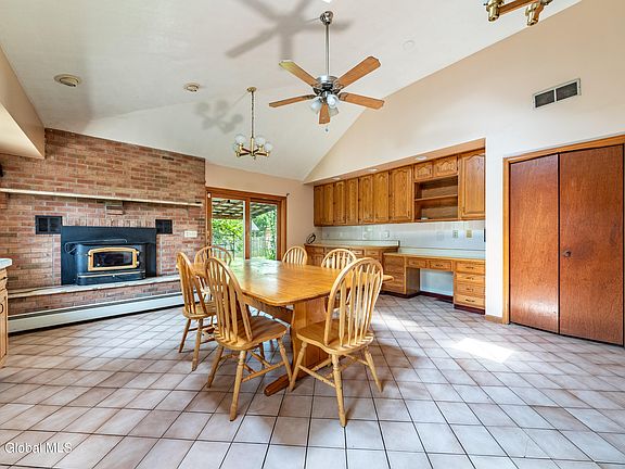 4th image of 31 Briar Ave