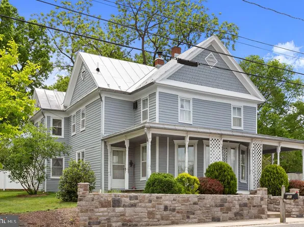 121 S Central St, Broadway, VA 22815