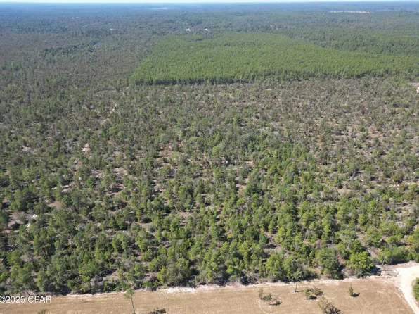 50 Foxhunt Rd, Chipley, FL 32428
