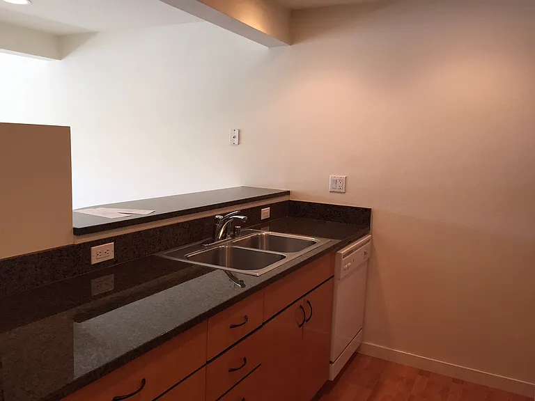Newell Court Apartments, downtown Mercer Island — Photo 18