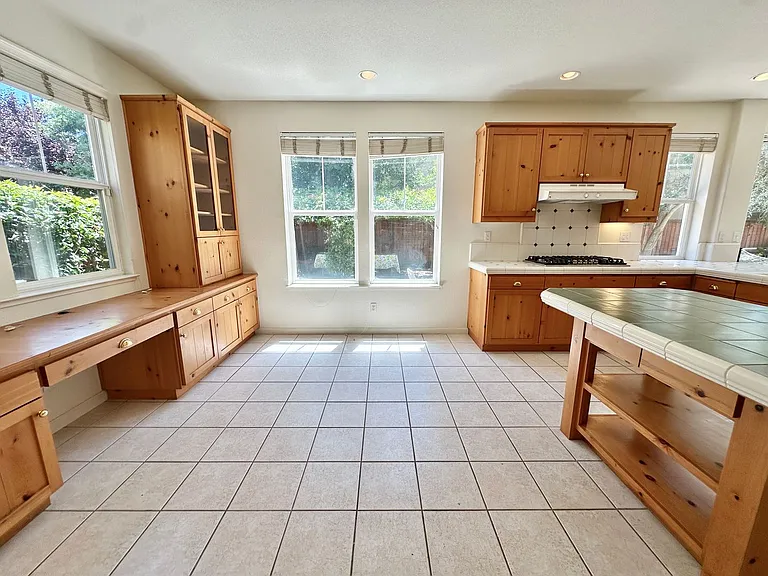 115 Maybeck St — Photo 10
