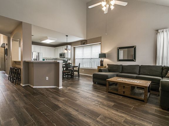 5th image of 1905 Crestlake Dr