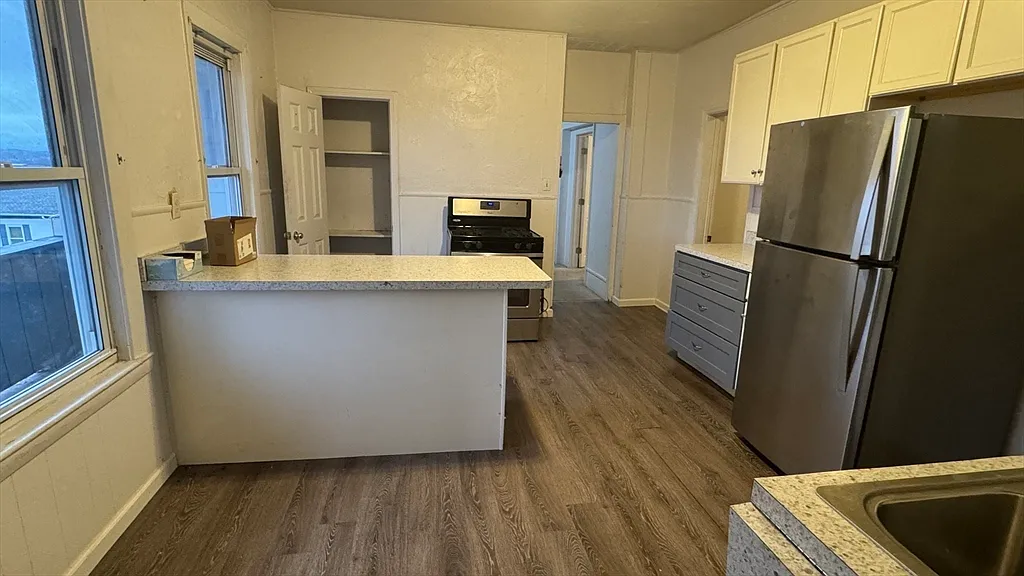 3 bed, 1.0 bath, 1478 sqft, $2,000 — Photo 4