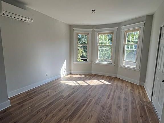 4th image of 19 Willard St Floor 2