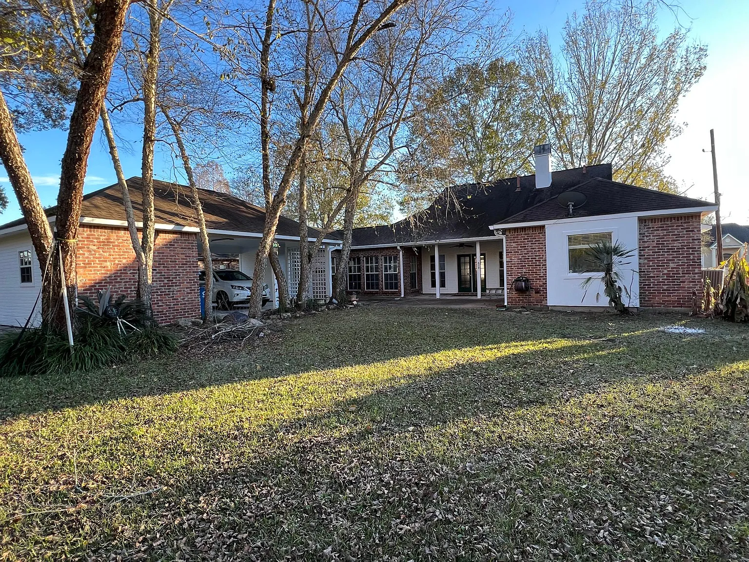4 bed, 2.5 bath, 2400 sqft, $2,599 — Photo 2