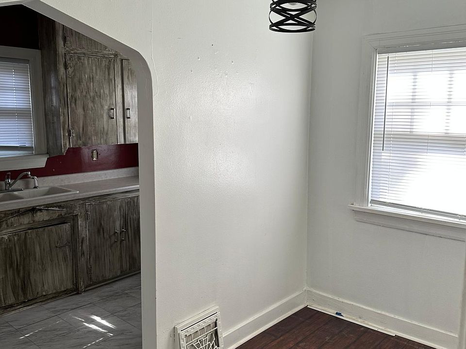 2nd image of 1701 E Giltner Cir APT 2