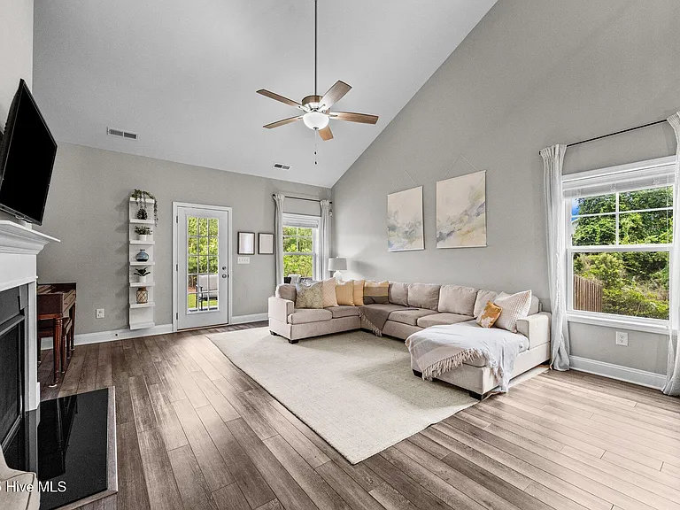 303 Red Cedar Dr — Photo 16