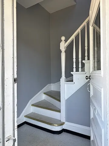 Building Photo - 48 Highland St #2