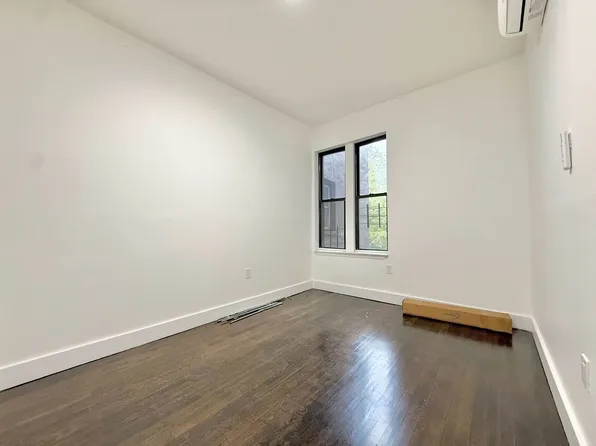 647 Willoughby Avenue image 1 of 10