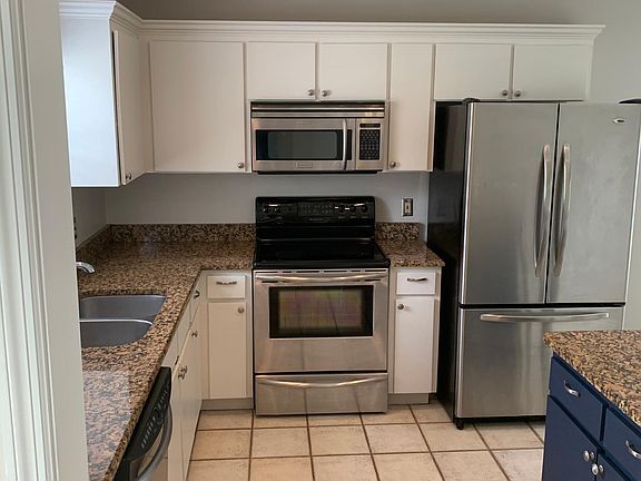3rd image of 814 W Henry Ave