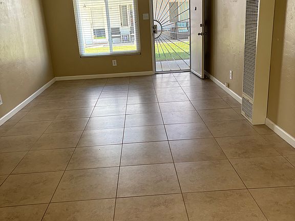 3rd image of 4068 Crown Point Dr