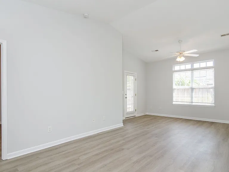 6464 Bradbury Ct — Photo 5