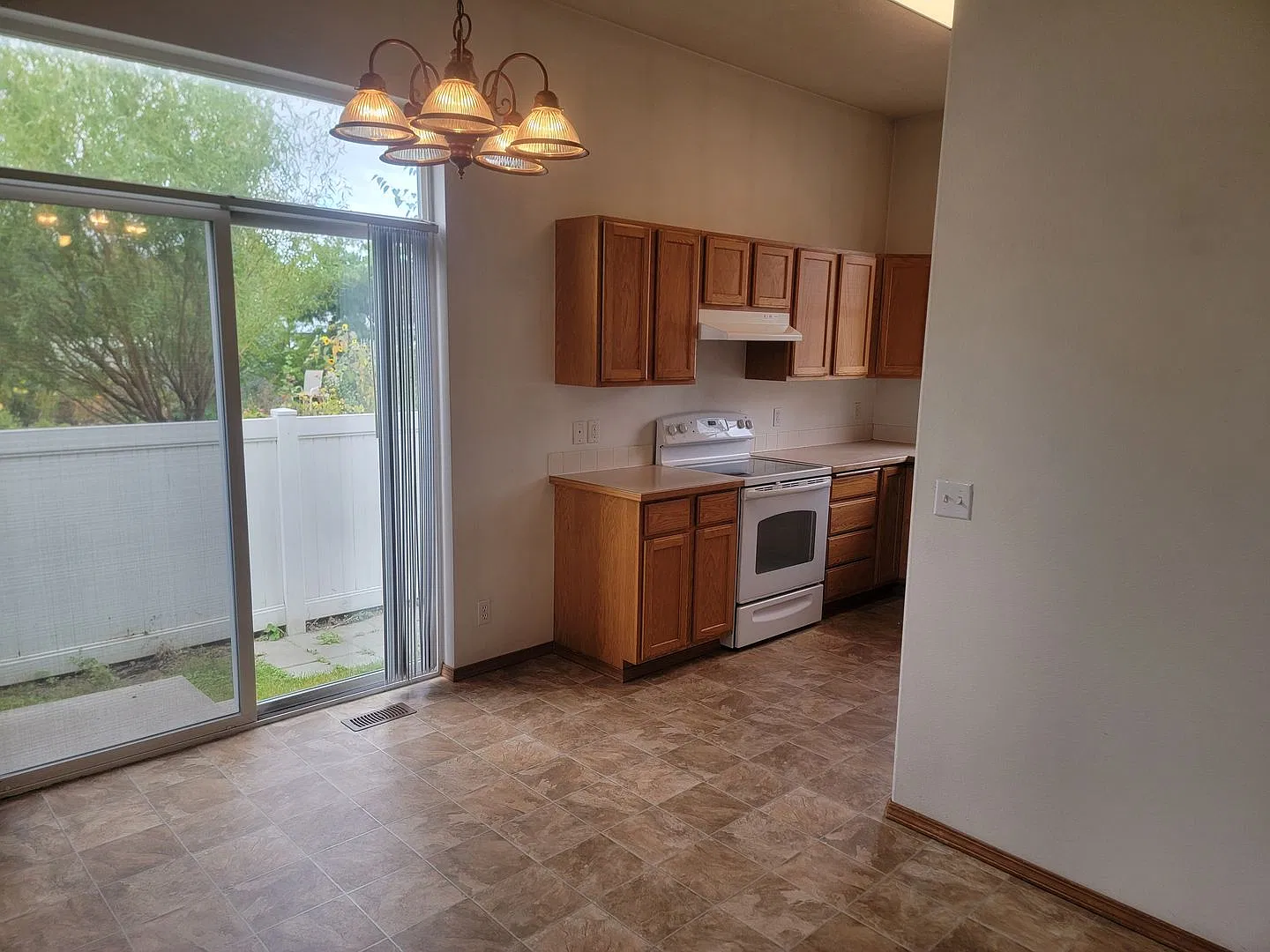 ** Coming Soon ** Updated 3 bed 2 bath Home In CDA - New LVP Floors — Photo 4