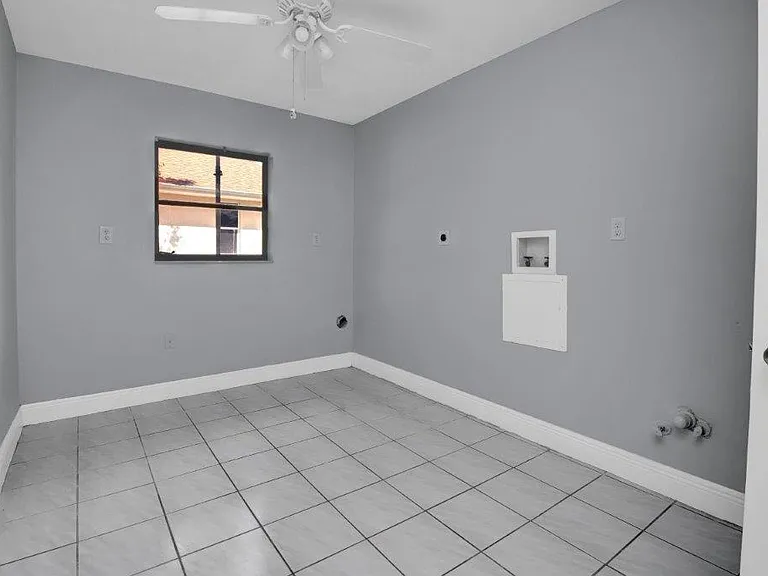 13540 Sedgwick Ave — Photo 40