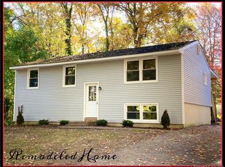 16 Cartridge Trl, Ledyard, CT 06339