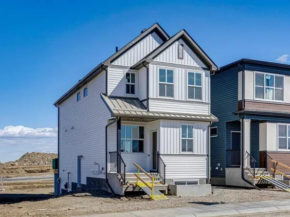 74 W Lucas Heath NW, Calgary, AB T3P 2Y2