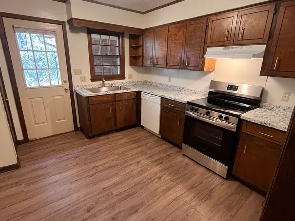 2040 Pineview Dr, Spartanburg, SC 29307