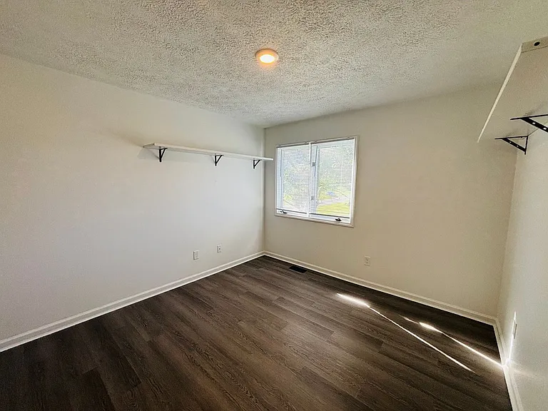 1443 Sandy Cir — Photo 11